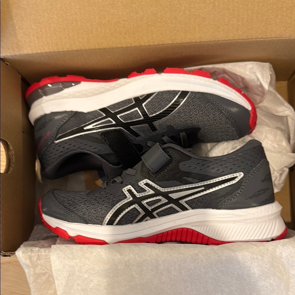 ASICS NWT Kids Running Shoes - Gray and Red -GT-1000 10PS
